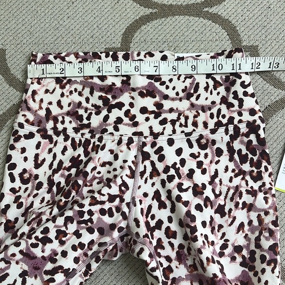 Old Navy balance high rise Pink cheetah 7/8 ankle go-dry Leggings size small - Picture 10 of 14